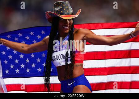 Paris, France, 8 août 2024. Tara Davis-Woodhall des États-Unis célèbre la victoire du saut en longueur féminin lors des Jeux Olympiques d’Athletics Paris 2024 au stade de France le 08 août 2024 à Paris, crédit : Pete Dovgan/Speed Media/Alamy Live News crédit : Pete Dovgan/Speed Media/Alamy Live News Banque D'Images