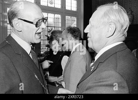 Installation du maire Machielsen Zandvoort, maires, 05-10-1977, Whizgle Dutch News : des images historiques sur mesure pour l'avenir. Explorez le passé néerlandais avec des perspectives modernes grâce à des images d'agences néerlandaises. Concilier les événements d'hier avec les perspectives de demain. Embarquez pour un voyage intemporel avec des histoires qui façonnent notre avenir. Banque D'Images