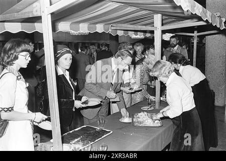 50e anniversaire de CBR, personnel du parti, C.B.R., 08-10-1977, Whizgle Dutch News : images historiques sur mesure pour l'avenir. Explorez le passé néerlandais avec des perspectives modernes grâce à des images d'agences néerlandaises. Concilier les événements d'hier avec les perspectives de demain. Embarquez pour un voyage intemporel avec des histoires qui façonnent notre avenir. Banque D'Images