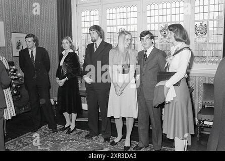 Installation du maire Machielsen Zandvoort, maires, 05-10-1977, Whizgle Dutch News : des images historiques sur mesure pour l'avenir. Explorez le passé néerlandais avec des perspectives modernes grâce à des images d'agences néerlandaises. Concilier les événements d'hier avec les perspectives de demain. Embarquez pour un voyage intemporel avec des histoires qui façonnent notre avenir. Banque D'Images