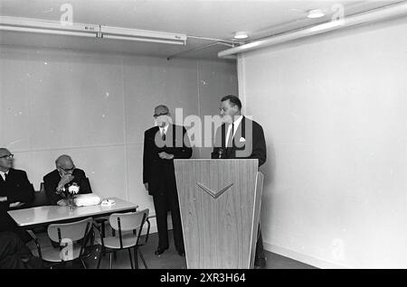 1000th Leyland bus, Noord Zuid Hollandse Vervoersmaatschappij N.V., NZ, Verheul Carosseriefabriek Waddinxveen, 13-09-1965, Whizgle Dutch News : des images historiques sur mesure pour l'avenir. Explorez le passé néerlandais avec des perspectives modernes grâce à des images d'agences néerlandaises. Concilier les événements d'hier avec les perspectives de demain. Embarquez pour un voyage intemporel avec des histoires qui façonnent notre avenir. Banque D'Images