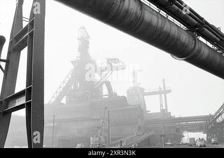 Hauts fourneaux - photos d'archives, hauts fourneaux, 18-01-1982, Whizgle Dutch News : images historiques sur mesure pour l'avenir. Explorez le passé néerlandais avec des perspectives modernes grâce à des images d'agences néerlandaises. Concilier les événements d'hier avec les perspectives de demain. Embarquez pour un voyage intemporel avec des histoires qui façonnent notre avenir. Banque D'Images