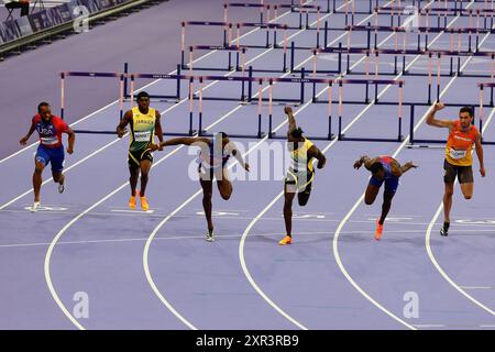 HOLLOWAY Grant des États-Unis d'Amérique, ROBERTS Daniel des États-Unis d'Amérique, BROADBELL Rasheed de Jamaïque finale masculine du 110m haies, lors des Jeux Olympiques de Paris 2024 le 8 août 2024 à State de France à Saint Denis, France - photo Gregory Lenormand/DPPI Media/Panoramic crédit : DPPI Media/Alamy Live News Banque D'Images