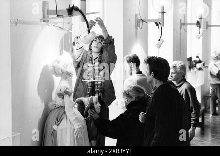 Installation du réfectoire de l'exposition, 23-02-1992, Whizgle Dutch News : des images historiques sur mesure pour l'avenir. Explorez le passé néerlandais avec des perspectives modernes grâce à des images d'agences néerlandaises. Concilier les événements d'hier avec les perspectives de demain. Embarquez pour un voyage intemporel avec des histoires qui façonnent notre avenir. Banque D'Images