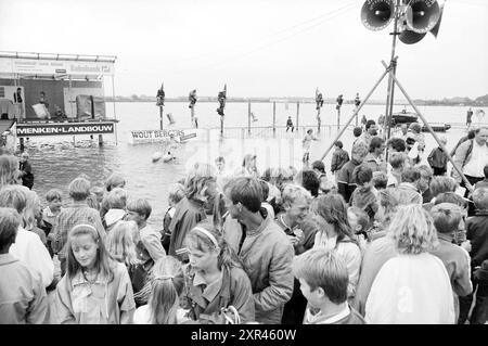 Shock-Out Show in pole sitting, Polonais and pole sitting, 26-07-1986, Whizgle Dutch News : images historiques sur mesure pour l'avenir. Explorez le passé néerlandais avec des perspectives modernes grâce à des images d'agences néerlandaises. Concilier les événements d'hier avec les perspectives de demain. Embarquez pour un voyage intemporel avec des histoires qui façonnent notre avenir. Banque D'Images