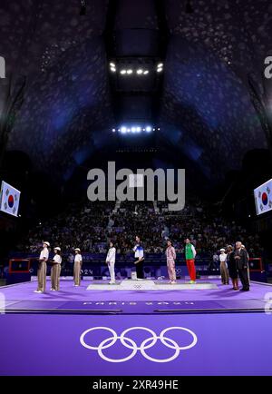Paris, France. 8 août 2024. Les médaillées assistent à la cérémonie de victoire pour le taekwondo féminin -57kg aux Jeux Olympiques de Paris 2024 à Paris, France, le 8 août 2024. Crédit : Fei Maohua/Xinhua/Alamy Live News Banque D'Images