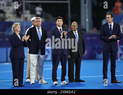 Colombes, France. 8 août 2024. Ryu Seung-min, champion d'Athènes 2004 (3e R), aujourd'hui président de l'Association coréenne de tennis de table, assiste à la cérémonie de victoire du hockey masculin en tant qu'invité de remise de médailles aux Jeux Olympiques de Paris 2024 à Colombes, en France, le 8 août 2024. Crédit : Ren Pengfei/Xinhua/Alamy Live News Banque D'Images