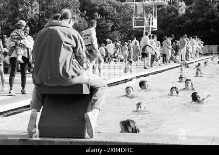 Quatre jours de natation, IJm., IJmuiden, pays-Bas, 04-07-1993, Whizgle Dutch News : des images historiques sur mesure pour l'avenir. Explorez le passé néerlandais avec des perspectives modernes grâce à des images d'agences néerlandaises. Concilier les événements d'hier avec les perspectives de demain. Embarquez pour un voyage intemporel avec des histoires qui façonnent notre avenir. Banque D'Images