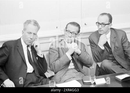 Les chefs de parti sont invités à Haarlems Dagblad, Elections, 01-06-1966, Whizgle Dutch News : images historiques sur mesure pour l'avenir. Explorez le passé néerlandais avec des perspectives modernes grâce à des images d'agences néerlandaises. Concilier les événements d'hier avec les perspectives de demain. Embarquez pour un voyage intemporel avec des histoires qui façonnent notre avenir. Banque D'Images