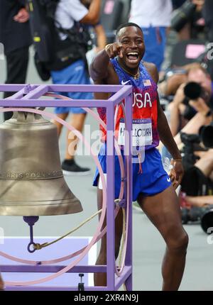 Paris, Ile de France, France. 8 août 2024. Grant Holloway (USA) célèbre après avoir remporté la médaille d'or dans la finale masculine du 110 m haies au stade de France lors des Jeux Olympiques de Paris 2024 le jeudi 8 août 2024 à Paris. (Crédit image : © Paul Kitagaki, Jr./ZUMA Press Wire) USAGE ÉDITORIAL SEULEMENT! Non destiné à UN USAGE commercial ! Banque D'Images