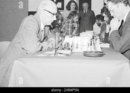 Quadruple, Blast Furnace Chess Tournament, 17-01-1975, Whizgle Dutch News : des images historiques sur mesure pour l'avenir. Explorez le passé néerlandais avec des perspectives modernes grâce à des images d'agences néerlandaises. Concilier les événements d'hier avec les perspectives de demain. Embarquez pour un voyage intemporel avec des histoires qui façonnent notre avenir. Banque D'Images