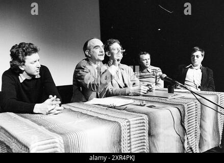 Discussion sur le programme jute, discussion, Théâtre, 12-02-1980, Whizgle Dutch News : des images historiques sur mesure pour l'avenir. Explorez le passé néerlandais avec des perspectives modernes grâce à des images d'agences néerlandaises. Concilier les événements d'hier avec les perspectives de demain. Embarquez pour un voyage intemporel avec des histoires qui façonnent notre avenir. Banque D'Images