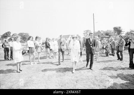 Princesse Beatrix à Nieuw-Vennep, réceptions royales et visites royales, 23-08-1973, Whizgle Dutch News : images historiques sur mesure pour l'avenir. Explorez le passé néerlandais avec des perspectives modernes grâce à des images d'agences néerlandaises. Concilier les événements d'hier avec les perspectives de demain. Embarquez pour un voyage intemporel avec des histoires qui façonnent notre avenir. Banque D'Images