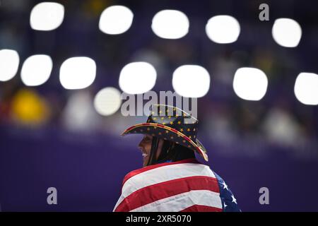 SAINT-DENIS, PA - 08.08.2024 : JEUX OLYMPIQUES DE PARIS - Jeux Olympiques de PARIS 2024 - Athlétisme - L'américaine Tara Davis-Woodhall célèbre la victoire d'or au saut en longueur au stade de France le 8 août 2024 à Paris, France. (Photo : Pedro Vilela/Fotoarena) Banque D'Images
