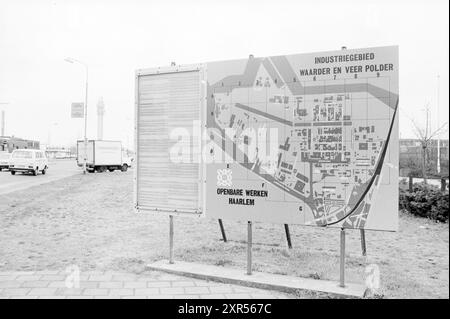 Alderman Kraak at access Road, Waarderpolder, Signs, échevins, 26-03-1984, Whizgle Dutch News : des images historiques sur mesure pour l'avenir. Explorez le passé néerlandais avec des perspectives modernes grâce à des images d'agences néerlandaises. Concilier les événements d'hier avec les perspectives de demain. Embarquez pour un voyage intemporel avec des histoires qui façonnent notre avenir. Banque D'Images