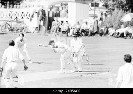 Red White - HCC II, Cricket, 19-08-1962, Whizgle Dutch News : des images historiques sur mesure pour l'avenir. Explorez le passé néerlandais avec des perspectives modernes grâce à des images d'agences néerlandaises. Concilier les événements d'hier avec les perspectives de demain. Embarquez pour un voyage intemporel avec des histoires qui façonnent notre avenir. Banque D'Images