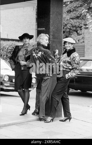 Défilé Van Vastenhoven, Haarlem, Van Ostadestraat, pays-Bas, 17-09-1990, Whizgle Dutch News : des images historiques sur mesure pour l'avenir. Explorez le passé néerlandais avec des perspectives modernes grâce à des images d'agences néerlandaises. Concilier les événements d'hier avec les perspectives de demain. Embarquez pour un voyage intemporel avec des histoires qui façonnent notre avenir. Banque D'Images