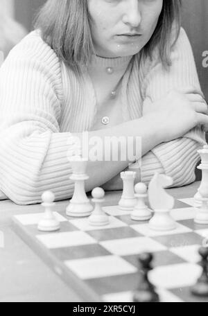 Portraits Blast Furnace Chess Tournament., Blast Furnace Chess Tournament, 16-01-1976, Whizgle Dutch News : images historiques adaptées pour l'avenir. Explorez le passé néerlandais avec des perspectives modernes grâce à des images d'agences néerlandaises. Concilier les événements d'hier avec les perspectives de demain. Embarquez pour un voyage intemporel avec des histoires qui façonnent notre avenir. Banque D'Images