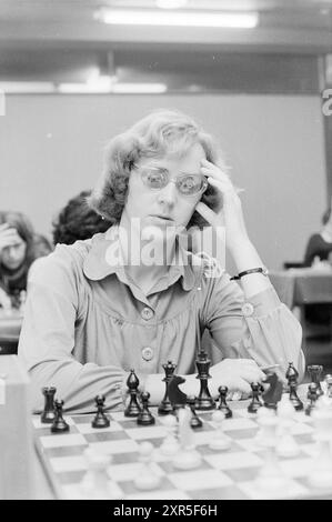 Portraits Blast Furnace Chess Tournament., Blast Furnace Chess Tournament, 16-01-1976, Whizgle Dutch News : images historiques adaptées pour l'avenir. Explorez le passé néerlandais avec des perspectives modernes grâce à des images d'agences néerlandaises. Concilier les événements d'hier avec les perspectives de demain. Embarquez pour un voyage intemporel avec des histoires qui façonnent notre avenir. Banque D'Images