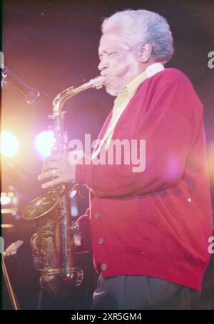 Illinois Jacquet, Meerse Jazz, 15-05-1998, Whizgle Dutch News : images historiques sur mesure pour l'avenir. Explorez le passé néerlandais avec des perspectives modernes grâce à des images d'agences néerlandaises. Concilier les événements d'hier avec les perspectives de demain. Embarquez pour un voyage intemporel avec des histoires qui façonnent notre avenir. Banque D'Images