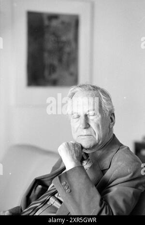 Ancien conseiller Geluk Hazepaterslaan, échevins, Haarlem, Hazepaterslaan, pays-Bas, 15-02-1988, Whizgle Dutch News : des images historiques sur mesure pour l'avenir. Explorez le passé néerlandais avec des perspectives modernes grâce à des images d'agences néerlandaises. Concilier les événements d'hier avec les perspectives de demain. Embarquez pour un voyage intemporel avec des histoires qui façonnent notre avenir. Banque D'Images