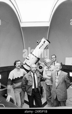 Observatoire public Copernicus Vergierdeweg, Observatory, Haarlem, Vergierdeweg, pays-Bas, 04-12-1985, Whizgle Dutch News : des images historiques sur mesure pour l'avenir. Explorez le passé néerlandais avec des perspectives modernes grâce à des images d'agences néerlandaises. Concilier les événements d'hier avec les perspectives de demain. Embarquez pour un voyage intemporel avec des histoires qui façonnent notre avenir. Banque D'Images
