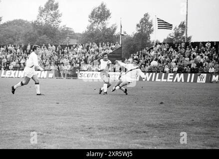 OG - Bloemendaal, Voetbal VV Schoten, onze Gezellen, Renova, 21-09-1969, Whizgle Dutch News : des images historiques sur mesure pour l'avenir. Explorez le passé néerlandais avec des perspectives modernes grâce à des images d'agences néerlandaises. Concilier les événements d'hier avec les perspectives de demain. Embarquez pour un voyage intemporel avec des histoires qui façonnent notre avenir. Banque D'Images