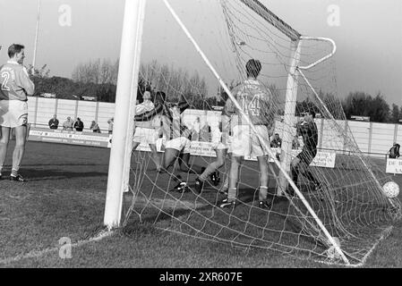 Football, RCH - Ripperda, 11-11-1995, Whizgle Dutch News : des images historiques sur mesure pour l'avenir. Explorez le passé néerlandais avec des perspectives modernes grâce à des images d'agences néerlandaises. Concilier les événements d'hier avec les perspectives de demain. Embarquez pour un voyage intemporel avec des histoires qui façonnent notre avenir. Banque D'Images
