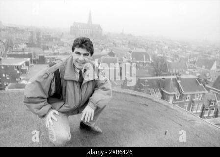 Mr. de Vries, ville de Haarlem, Haarlem, pays-Bas, 18-12-1990, Whizgle Dutch News : des images historiques sur mesure pour l'avenir. Explorez le passé néerlandais avec des perspectives modernes grâce à des images d'agences néerlandaises. Concilier les événements d'hier avec les perspectives de demain. Embarquez pour un voyage intemporel avec des histoires qui façonnent notre avenir. Banque D'Images