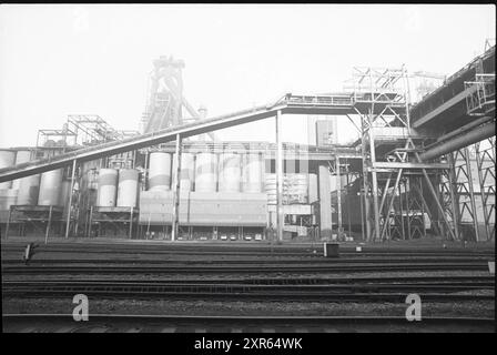 Hauts fourneaux - photos d'archives, hauts fourneaux, 18-01-1982, Whizgle Dutch News : images historiques sur mesure pour l'avenir. Explorez le passé néerlandais avec des perspectives modernes grâce à des images d'agences néerlandaises. Concilier les événements d'hier avec les perspectives de demain. Embarquez pour un voyage intemporel avec des histoires qui façonnent notre avenir. Banque D'Images