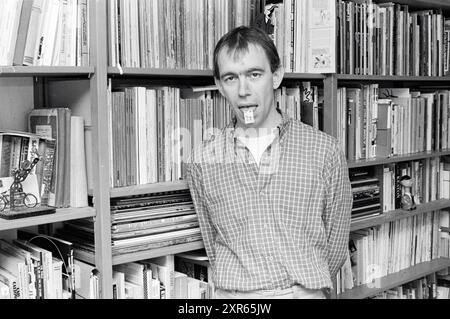 Joost Swarte, dessinateur, dessins, dessins, 14-08-1985, Whizgle Dutch News : des images historiques sur mesure pour l'avenir. Explorez le passé néerlandais avec des perspectives modernes grâce à des images d'agences néerlandaises. Concilier les événements d'hier avec les perspectives de demain. Embarquez pour un voyage intemporel avec des histoires qui façonnent notre avenir. Banque D'Images