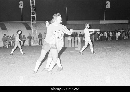 Haarlem - Hanovre 96, Football Haarlem, 04-09-1972, Whizgle Dutch News : images historiques sur mesure pour l'avenir. Explorez le passé néerlandais avec des perspectives modernes grâce à des images d'agences néerlandaises. Concilier les événements d'hier avec les perspectives de demain. Embarquez pour un voyage intemporel avec des histoires qui façonnent notre avenir. Banque D'Images