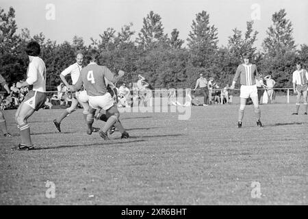 ADO '20 - Hoofddorp, Football, 11-06-1973, Whizgle Dutch News : des images historiques sur mesure pour l'avenir. Explorez le passé néerlandais avec des perspectives modernes grâce à des images d'agences néerlandaises. Concilier les événements d'hier avec les perspectives de demain. Embarquez pour un voyage intemporel avec des histoires qui façonnent notre avenir. Banque D'Images