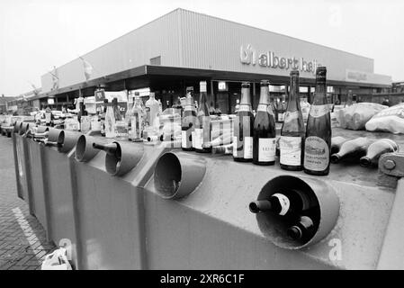 Bac en verre débordant, vitraux, travaux de soufflage de verre, verre en général, 28-12-1989, Whizgle Dutch News : des images historiques sur mesure pour l'avenir. Explorez le passé néerlandais avec des perspectives modernes grâce à des images d'agences néerlandaises. Concilier les événements d'hier avec les perspectives de demain. Embarquez pour un voyage intemporel avec des histoires qui façonnent notre avenir. Banque D'Images