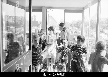 1st Customers Stuif Stuif, Stuif Stuif, 14-07-1969, Whizgle Dutch News : images historiques sur mesure pour l'avenir. Explorez le passé néerlandais avec des perspectives modernes grâce à des images d'agences néerlandaises. Concilier les événements d'hier avec les perspectives de demain. Embarquez pour un voyage intemporel avec des histoires qui façonnent notre avenir. Banque D'Images
