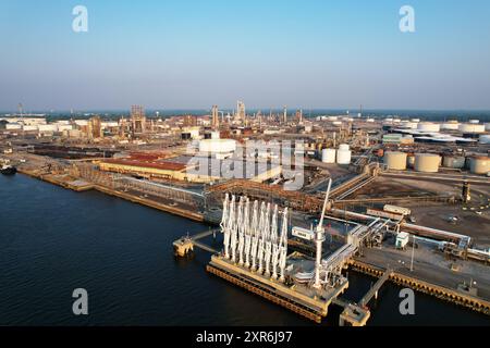 Vue aérienne de la raffinerie de pétrole sur la rivière Delaware près de Philadelphie Banque D'Images