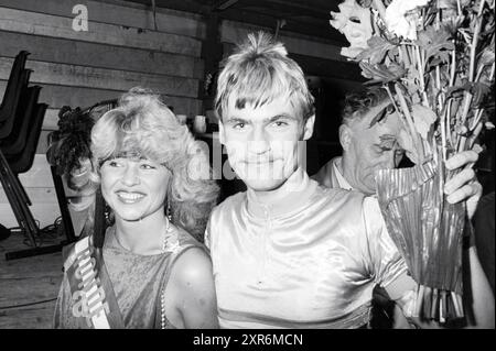 Tour de Vijfhuizen, cyclisme, Vijfhuizen, 04-09-1984, Whizgle Dutch News : images historiques sur mesure pour l'avenir. Explorez le passé néerlandais avec des perspectives modernes grâce à des images d'agences néerlandaises. Concilier les événements d'hier avec les perspectives de demain. Embarquez pour un voyage intemporel avec des histoires qui façonnent notre avenir. Banque D'Images