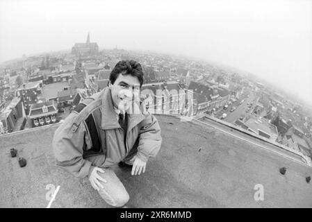 Mr. de Vries, ville de Haarlem, Haarlem, pays-Bas, 18-12-1990, Whizgle Dutch News : des images historiques sur mesure pour l'avenir. Explorez le passé néerlandais avec des perspectives modernes grâce à des images d'agences néerlandaises. Concilier les événements d'hier avec les perspectives de demain. Embarquez pour un voyage intemporel avec des histoires qui façonnent notre avenir. Banque D'Images