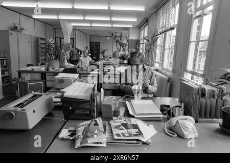 Intérieur du nouveau bâtiment VNU Amsterdam, intérieur, VNU Association of Dutch Publishers, Amsterdam, pays-Bas, 17-07-1980, Whizgle Dutch News : images historiques adaptées pour l'avenir. Explorez le passé néerlandais avec des perspectives modernes grâce à des images d'agences néerlandaises. Concilier les événements d'hier avec les perspectives de demain. Embarquez pour un voyage intemporel avec des histoires qui façonnent notre avenir. Banque D'Images