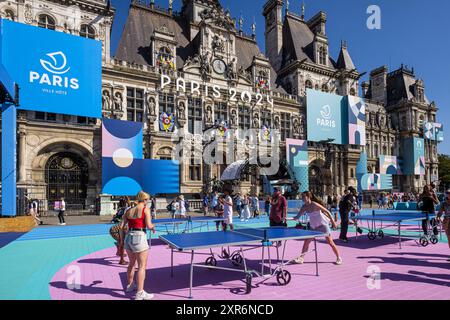 FRANCE. PARIS (75) (4E ARRONDISSEMENT) PARIS 2024 JEUX OLYMPIQUES. 2024-08-05 : 'LA TERRASSE DES JEUX', ZONE VENTILATEUR INSTALLÉE SUR LE PARVIS DE LA MAIRIE Banque D'Images