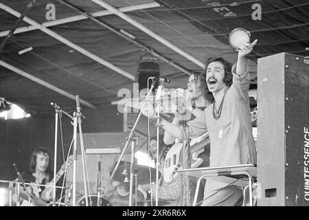 Holland Pop Festival dans le Kralingse bos, qui est entré dans l'histoire comme la version néerlandaise du festival américain Woodstock. Avec des performances de The Byrds, Mungo Jerry, Canned Heat et Jefferson Airplane, musique, Rotterdam, 26-06-1970, Whizgle Dutch News : des images historiques sur mesure pour l'avenir. Explorez le passé néerlandais avec des perspectives modernes grâce à des images d'agences néerlandaises. Concilier les événements d'hier avec les perspectives de demain. Embarquez pour un voyage intemporel avec des histoires qui façonnent notre avenir. Banque D'Images