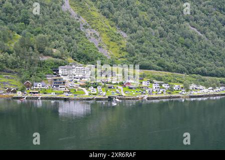 Vue panoramique sur le fjord Geirenger dans la municipalité de Stranda, Norvège. Banque D'Images