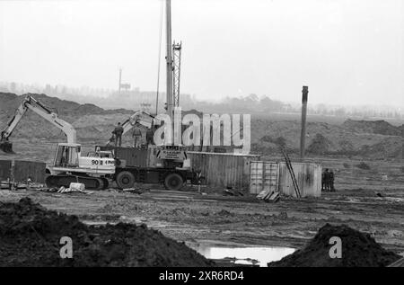 Activités de construction, 12-04-1990, Whizgle Dutch News : des images historiques sur mesure pour l'avenir. Explorez le passé néerlandais avec des perspectives modernes grâce à des images d'agences néerlandaises. Concilier les événements d'hier avec les perspectives de demain. Embarquez pour un voyage intemporel avec des histoires qui façonnent notre avenir. Banque D'Images