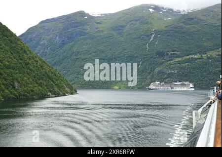 Vue panoramique sur le fjord Geirenger dans la municipalité de Stranda, Norvège. Banque D'Images