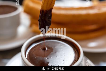 churro goutte de chocolat chaud - mise au point sélective Banque D'Images