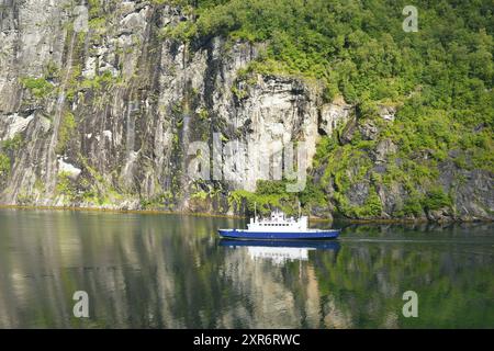 Vue panoramique sur le fjord Geirenger dans la municipalité de Stranda, Norvège. Banque D'Images