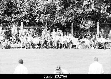 Red White - HCC II, Cricket, 19-08-1962, Whizgle Dutch News : des images historiques sur mesure pour l'avenir. Explorez le passé néerlandais avec des perspectives modernes grâce à des images d'agences néerlandaises. Concilier les événements d'hier avec les perspectives de demain. Embarquez pour un voyage intemporel avec des histoires qui façonnent notre avenir. Banque D'Images