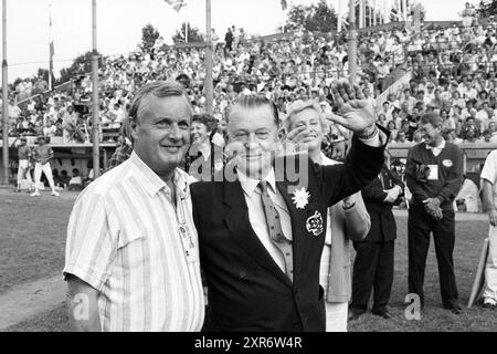 Gerard Voogd 75 ans 1ère Coupe du monde de ballon, Championnats du monde de baseball 1986, 01-08-1986, Whizgle Dutch News : images historiques adaptées pour l'avenir. Explorez le passé néerlandais avec des perspectives modernes grâce à des images d'agences néerlandaises. Concilier les événements d'hier avec les perspectives de demain. Embarquez pour un voyage intemporel avec des histoires qui façonnent notre avenir. Banque D'Images