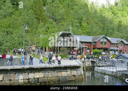 Vue panoramique sur la ville touristique Geirenger dans la municipalité de Stranda, Norvège. Banque D'Images