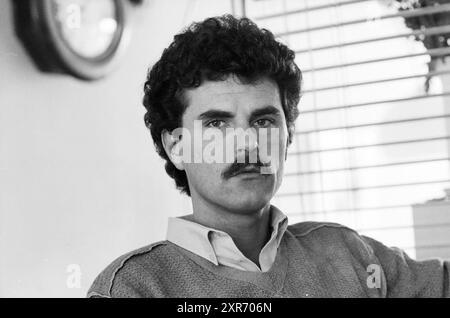 Portraits Robert long, Robert long, 04-03-1977','08-04-1980','03-10-1981, Whizgle Dutch News : des images historiques sur mesure pour l'avenir. Explorez le passé néerlandais avec des perspectives modernes grâce à des images d'agences néerlandaises. Concilier les événements d'hier avec les perspectives de demain. Embarquez pour un voyage intemporel avec des histoires qui façonnent notre avenir. Banque D'Images